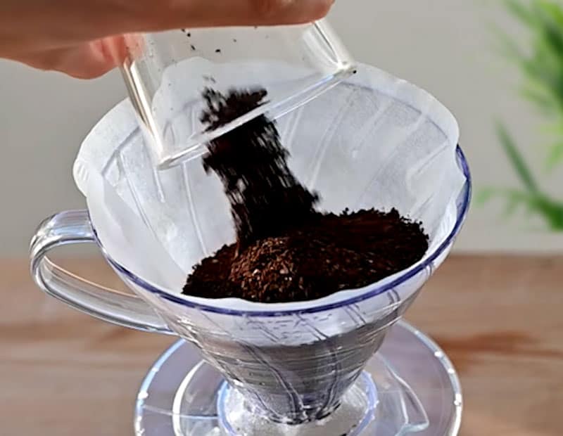 V60 Fill With Coffee